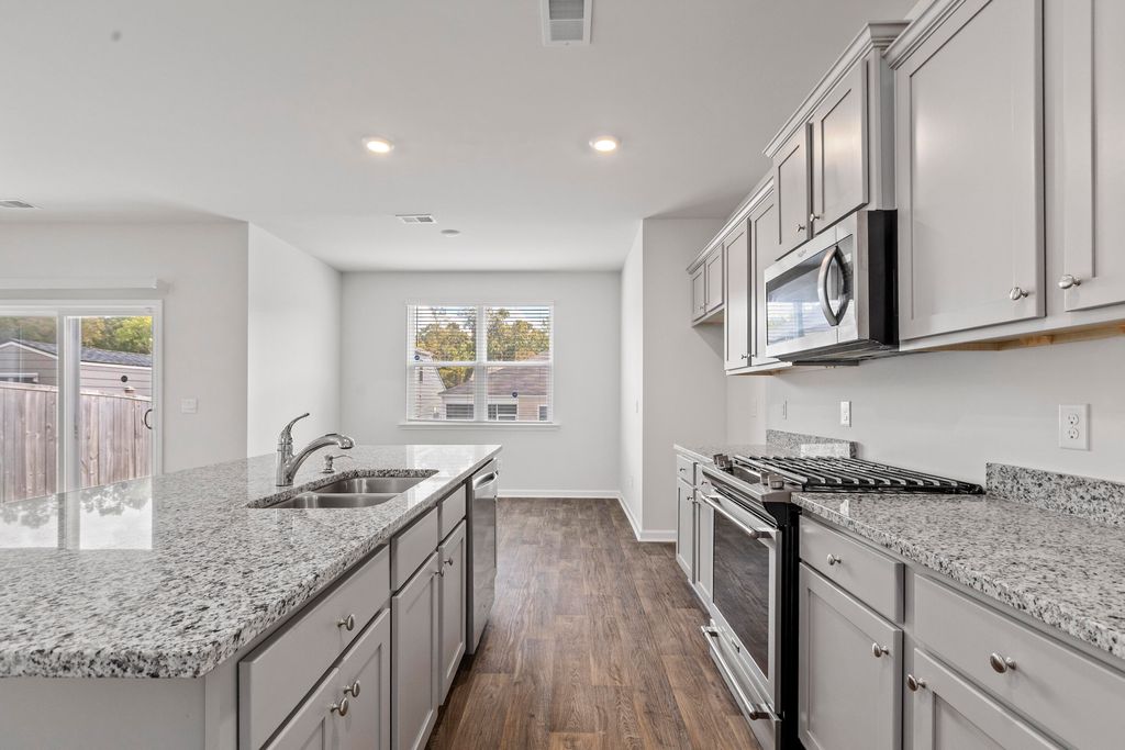 Photo of 186 Cloverleaf Street, Summerville, SC 29483 (MLS # 25026327)