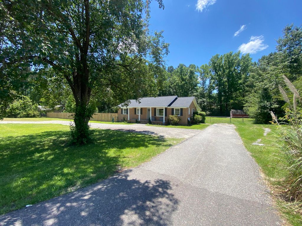 Photo of 504 W Butternut Road, Summerville, SC 29483 (MLS # 26014408)