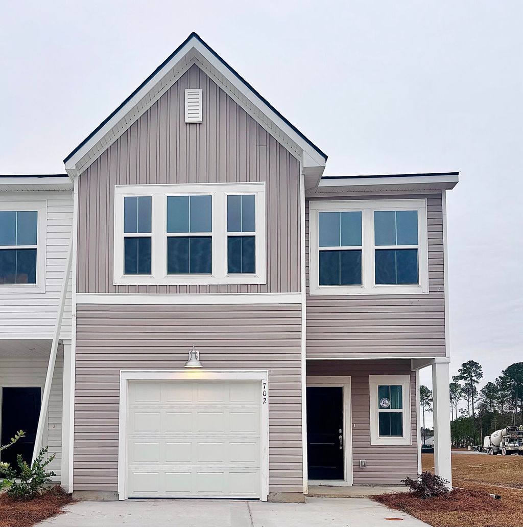Photo of 724 Ridgley Drive, Summerville, SC 29486 (MLS # 26000575)