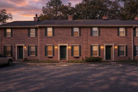 Photo of 302 Springview Lane #11, Summerville, SC 29485 (MLS # 26008039)