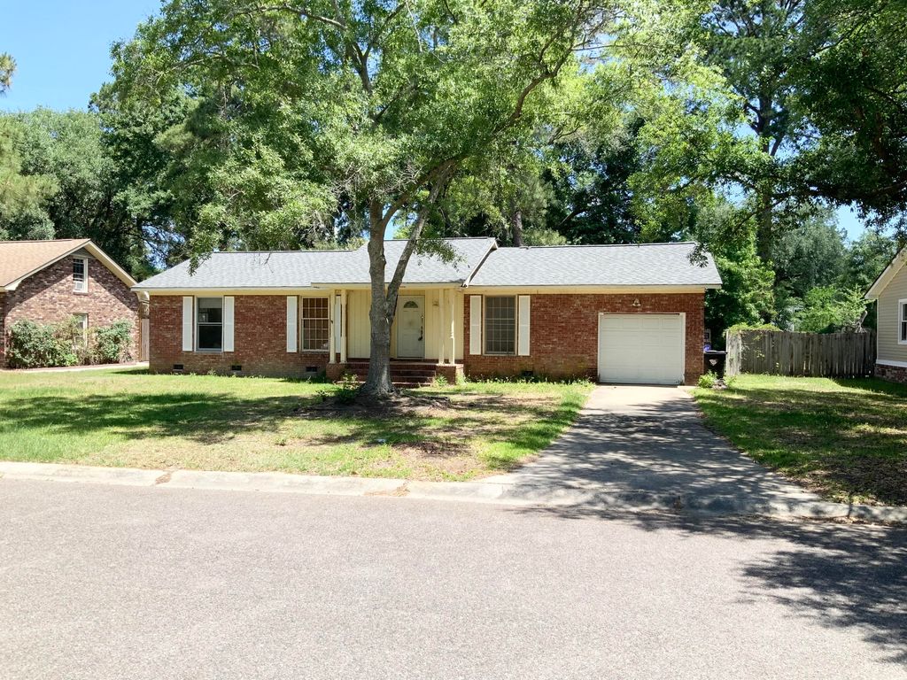 Photo of 103 Sandtrap Road, Summerville, SC 29483 (MLS # 26014770)
