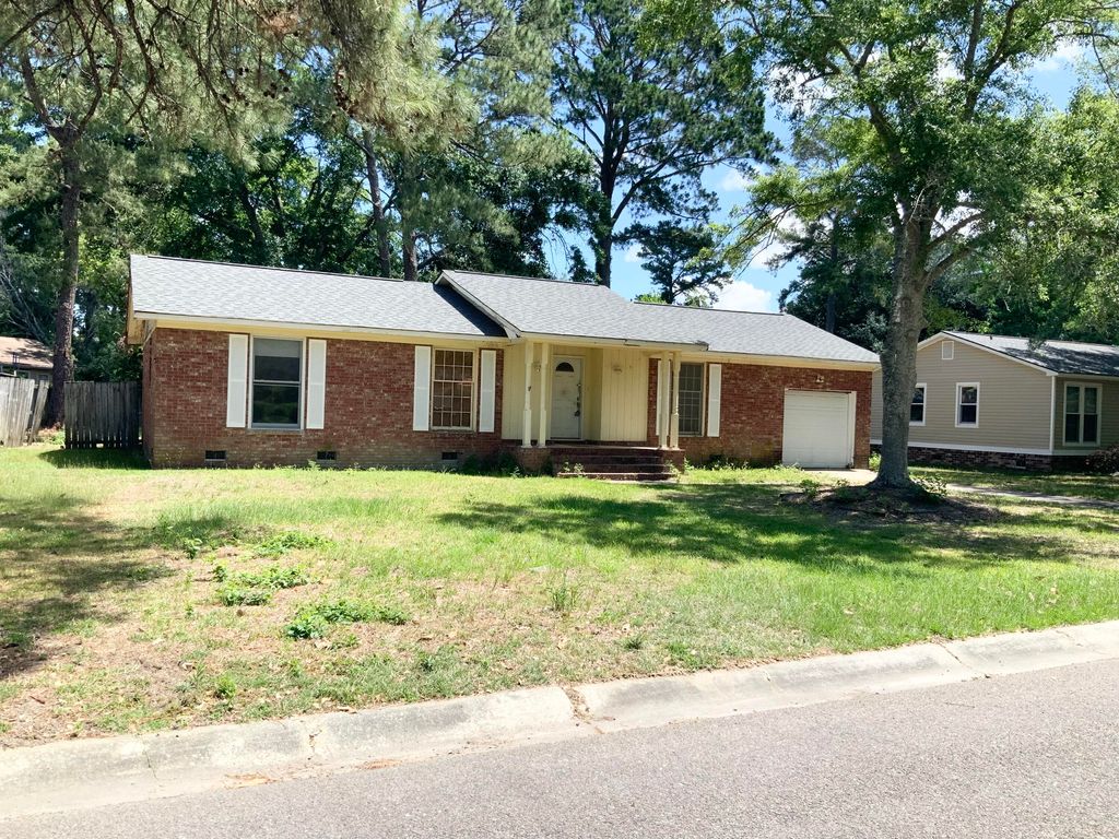 Photo of 103 Sandtrap Road, Summerville, SC 29483 (MLS # 26014770)