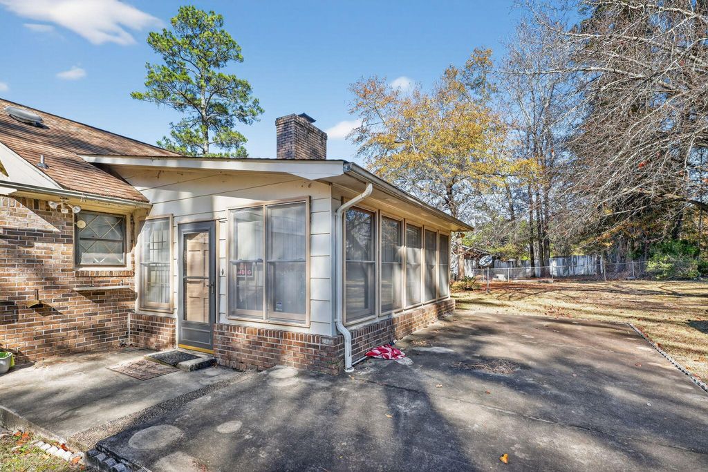 Photo of 2572 Spring Valley Circle, Orangeburg, SC 29118 (MLS # 25033184)