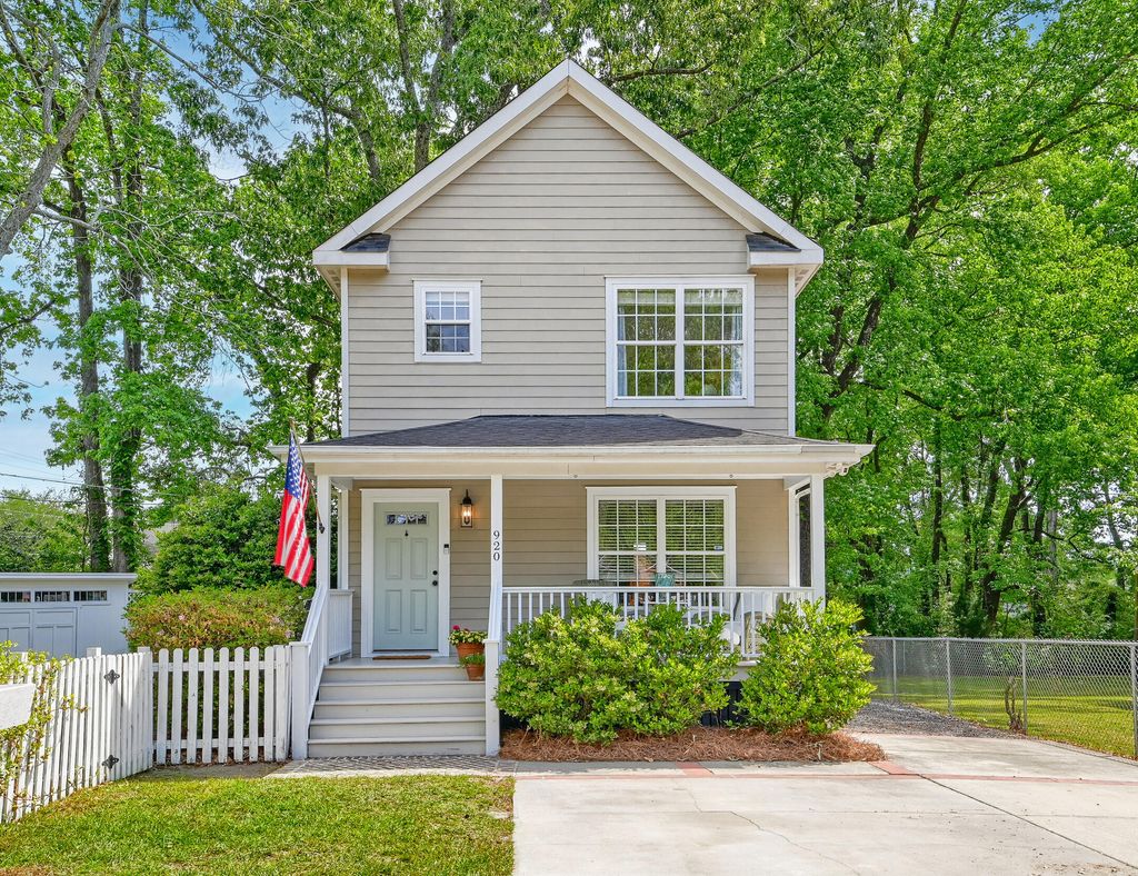 Photo of 920 East Street, Charleston, SC 29407 (MLS # 26010890)