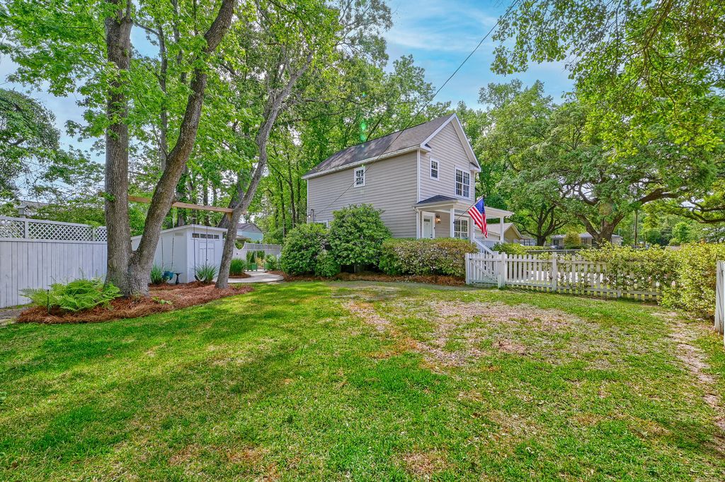 Photo of 920 East Street, Charleston, SC 29407 (MLS # 26010890)