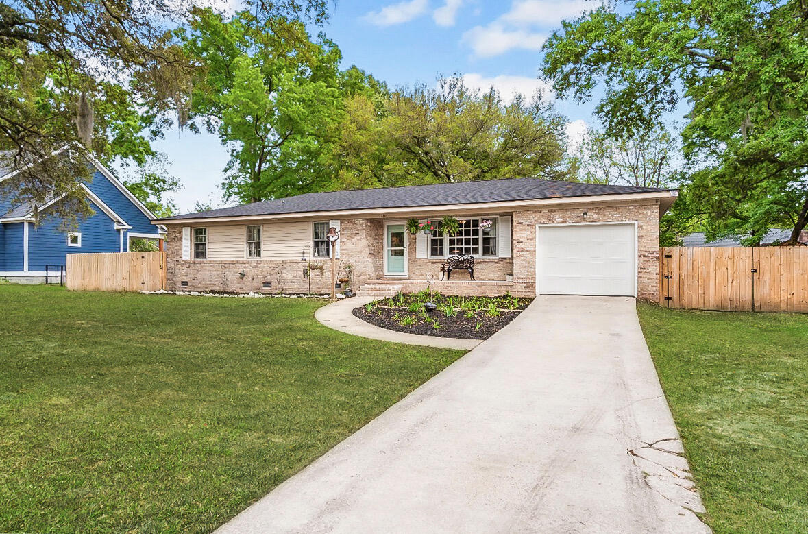 1010 Albert Storm Avenue