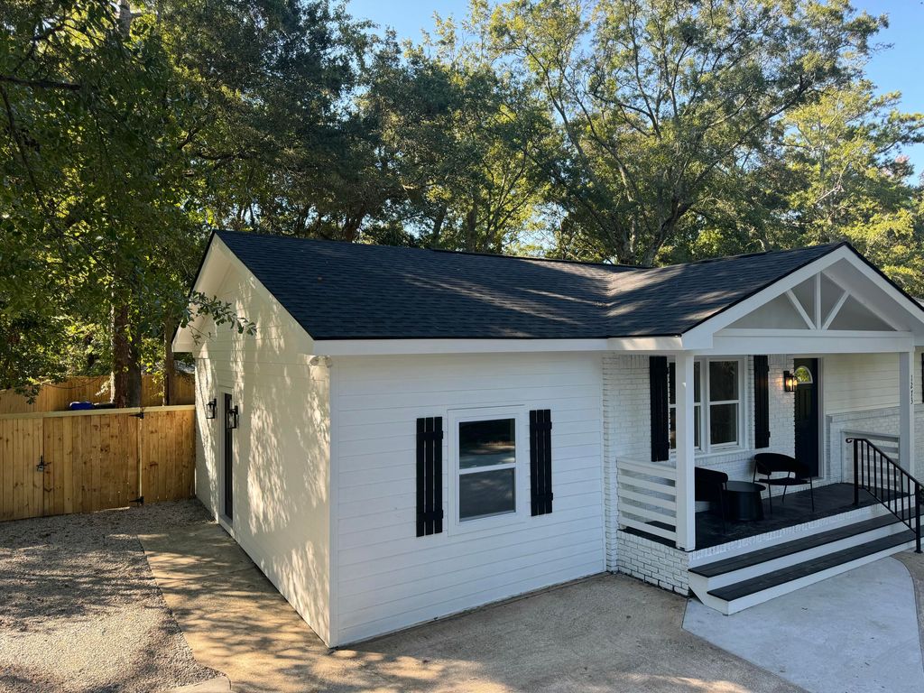 Photo of 1273 Mathis Ferry Road, Mount Pleasant, SC 29464 (MLS # 25024226)