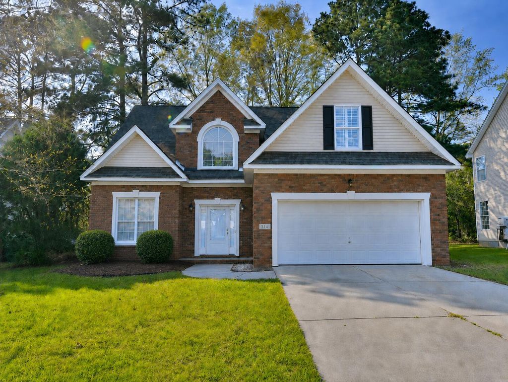 Photo of 102 Sago Palm Court, Summerville, SC 29483 (MLS # 26014504)