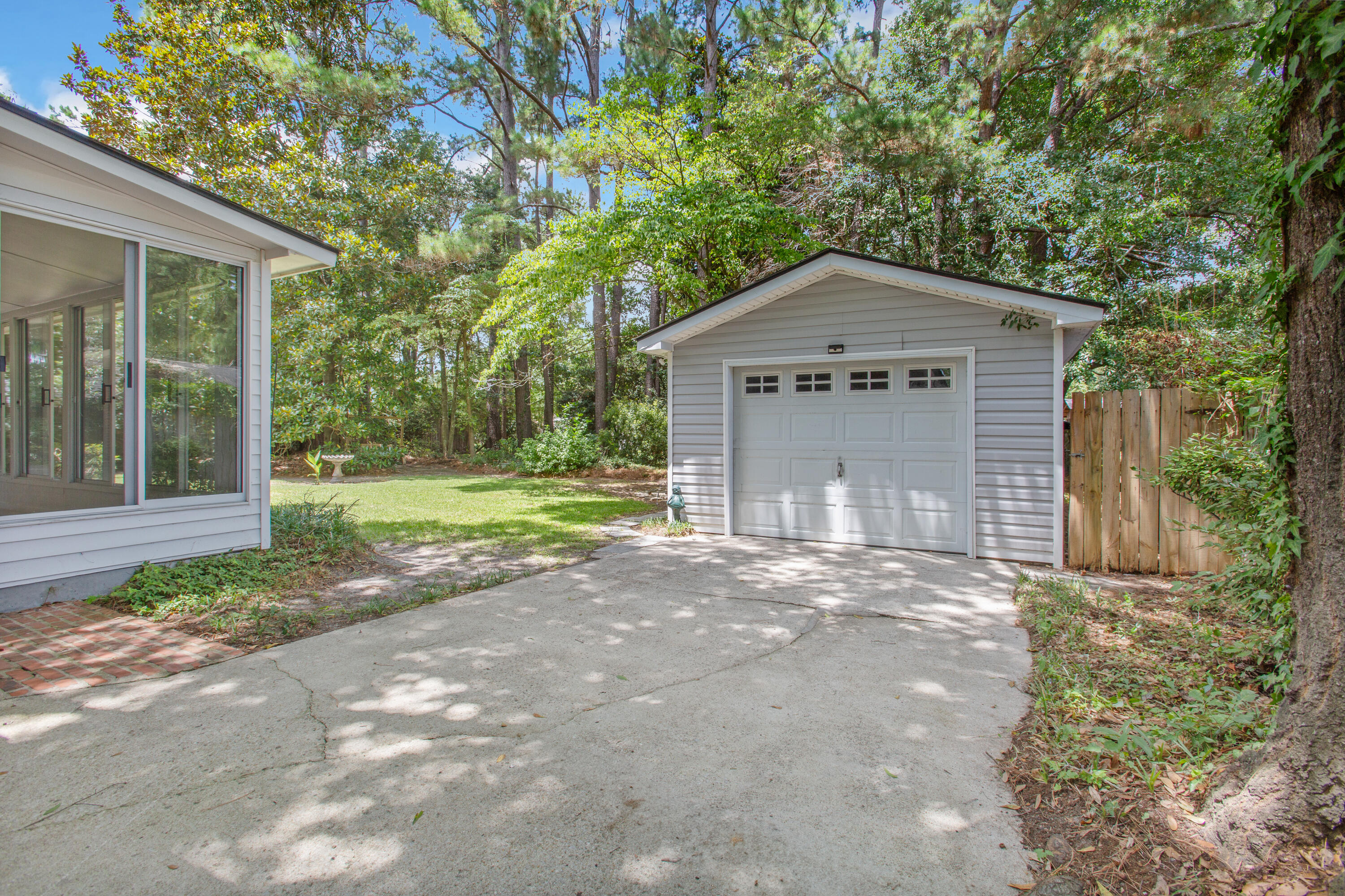 112 Roselle Avenue