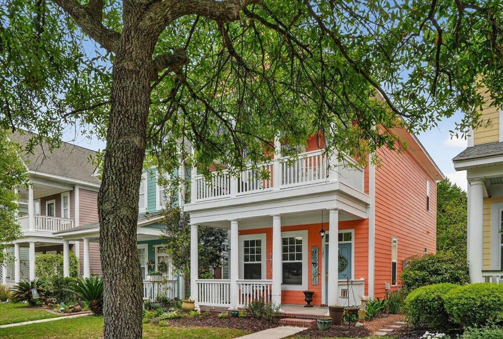 Photo of 121 Hyacinth Street, Summerville, SC 29483 (MLS # 26010010)