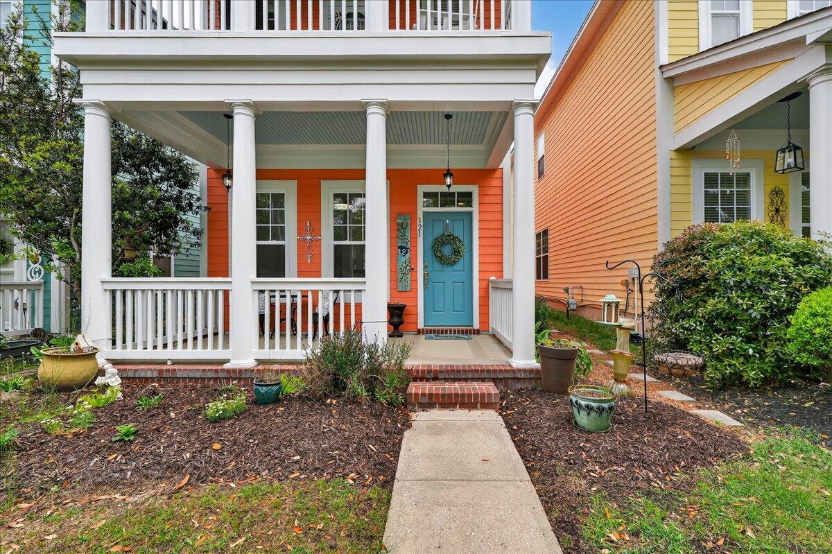 121 Hyacinth Street