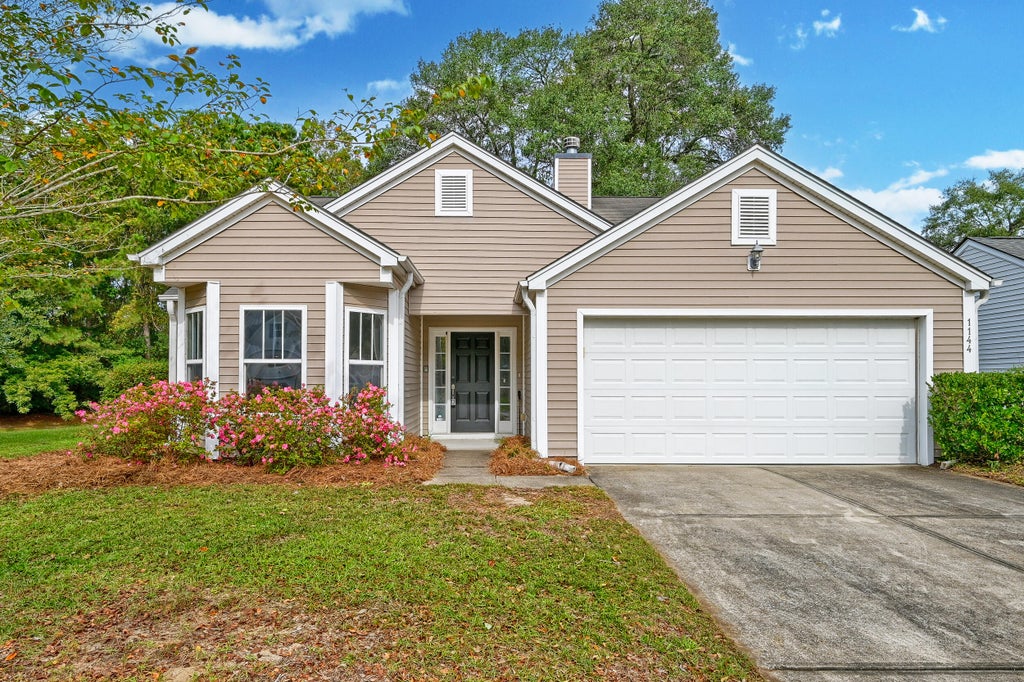Photo of 1144 Ole Oak Drive, Charleston, SC 29492 (MLS # 26028021)