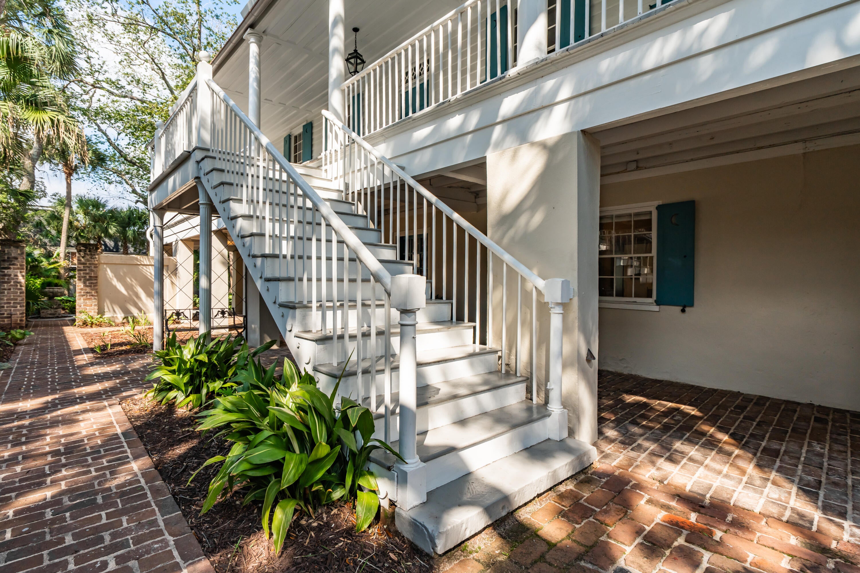 19 Gadsden Street