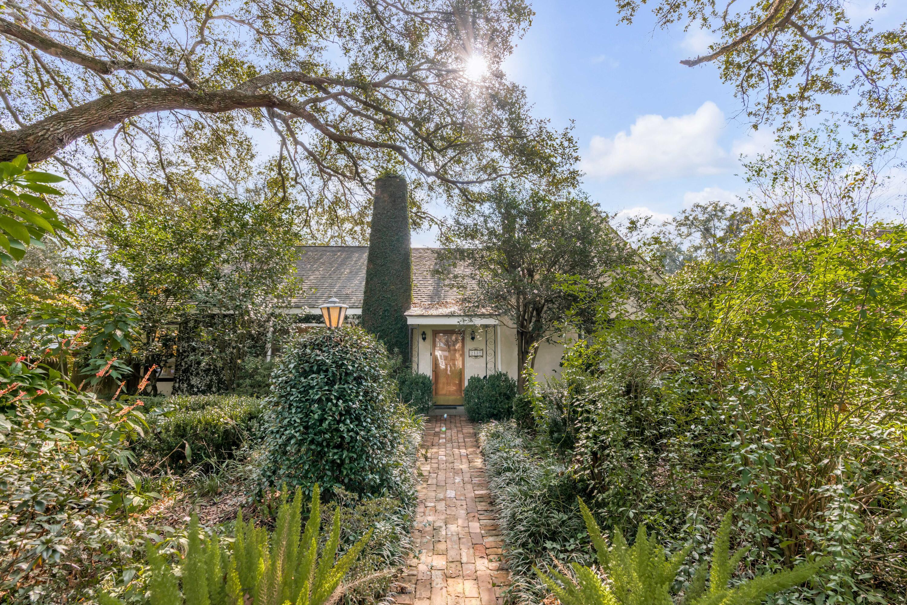 2137 Wappoo Drive