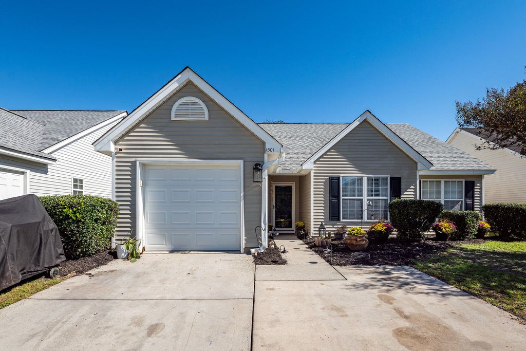 Photo of 1501 Pinethicket Drive, Summerville, SC 29486 (MLS # 25027812)