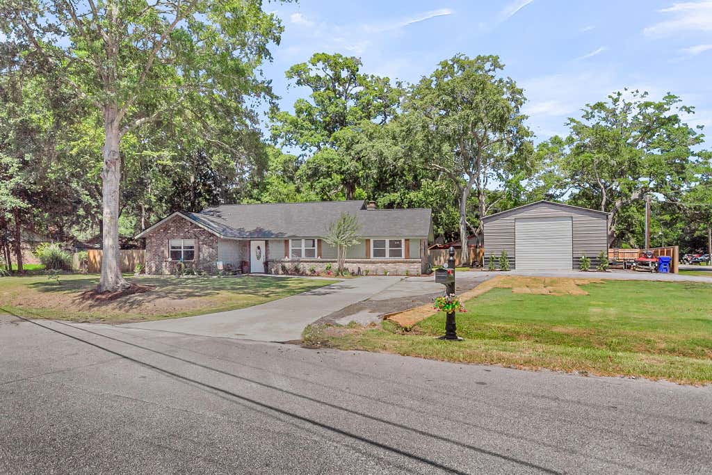 Photo of 1040 Yorktown Drive, Charleston, SC 29412 (MLS # 26018915)