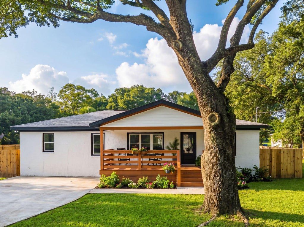 Photo of 1871 Grimball Road, Charleston, SC 29412 (MLS # 26025098)