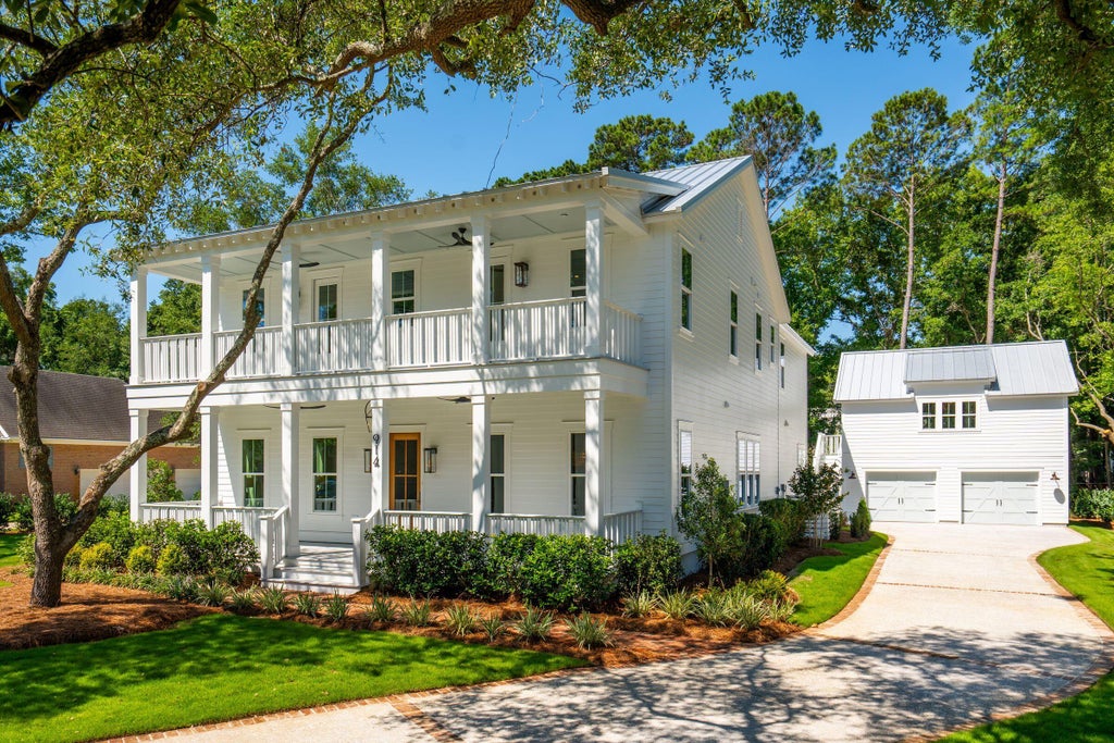 Photo of 914 Lakeview Drive, Mount Pleasant, SC 29464 (MLS # 26027012)