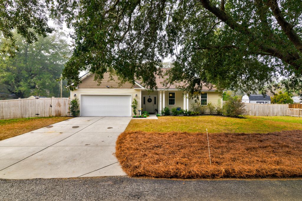 Photo of 1050 Ben Road, Charleston, SC 29412 (MLS # 26000796)