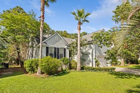 Photo of 1927 Palmetto Isle Drive, Mount Pleasant, SC 29466 (MLS # 26018172)