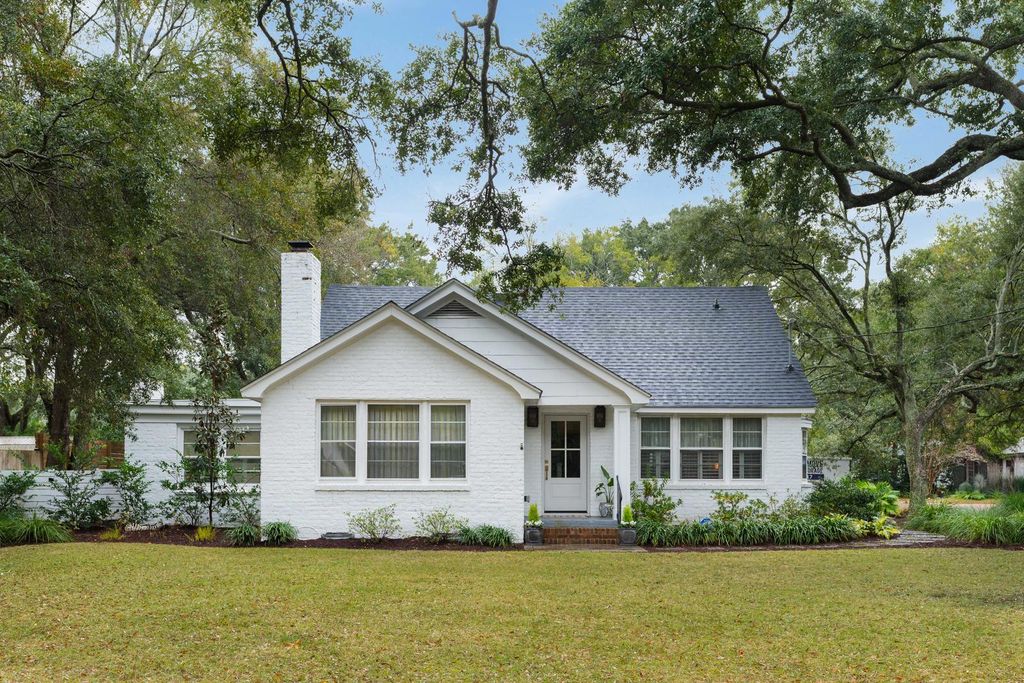 Photo of 1334 Fairmont Avenue, Mount Pleasant, SC 29464 (MLS # 25032074)