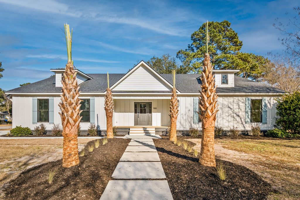 Photo of 980 Cottingham Drive, Mount Pleasant, SC 29464 (MLS # 26004053)