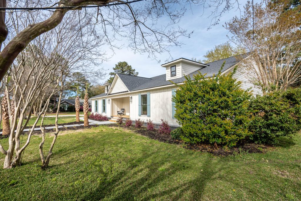 Photo of 980 Cottingham Drive, Mount Pleasant, SC 29464 (MLS # 26004053)