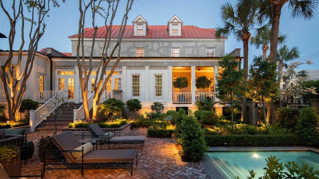 Photo of 140 Queen Street, Charleston, SC 29401 (MLS # 26009816)