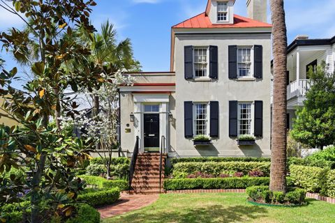 Photo of 140 Queen Street, Charleston, SC 29401 (MLS # 26009816)
