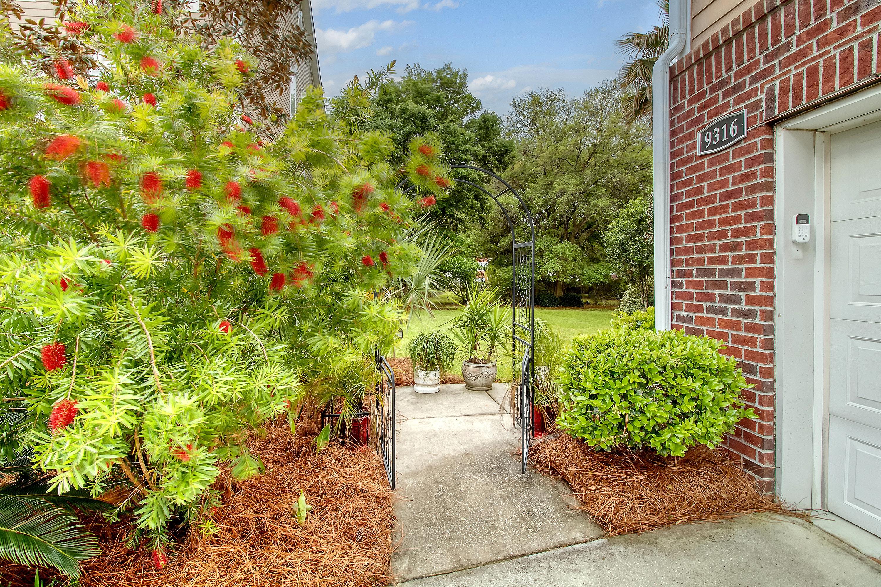 9316 Sweetbay Court