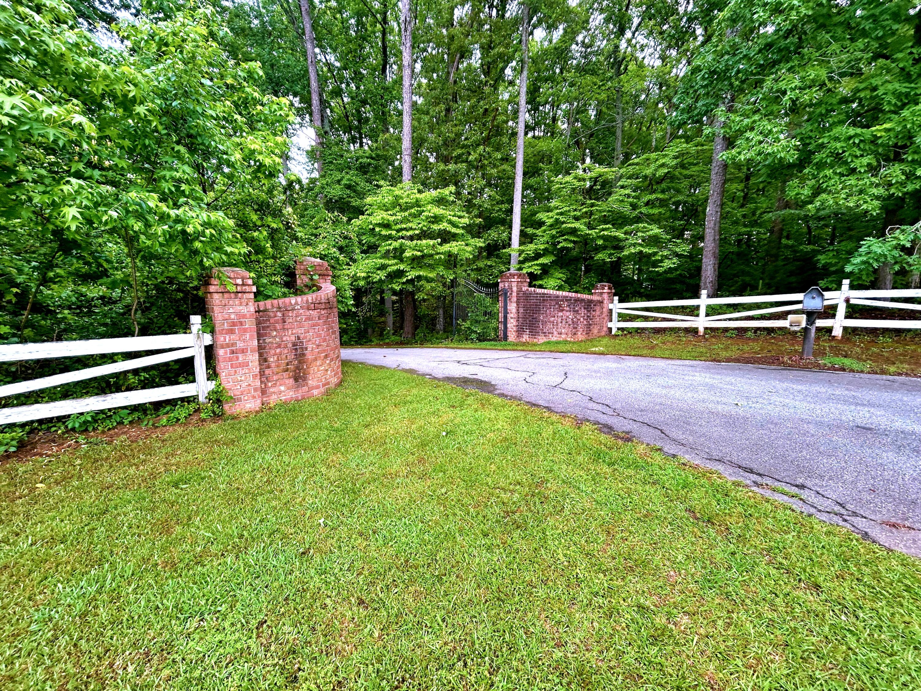 2221 W Deadfall Road