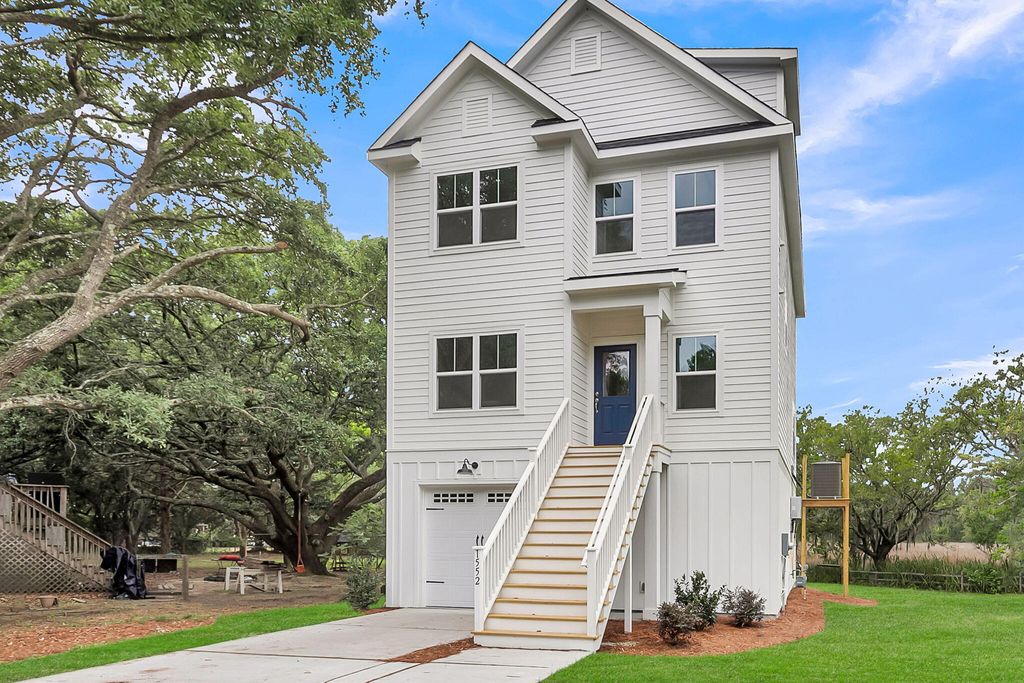 Photo of 1552 N Avalon Circle, Charleston, SC 29407 (MLS # 26012602)