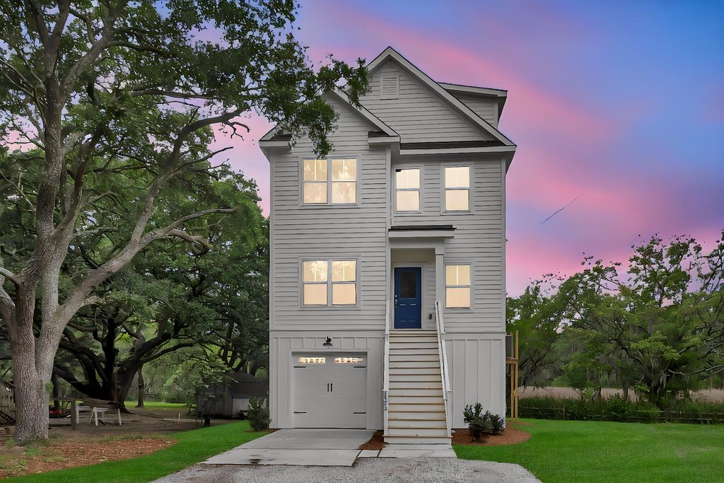 Photo of 1552 N Avalon Circle, Charleston, SC 29407 (MLS # 26012602)