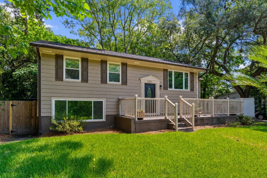 Photo of 1811 Manigault Place, Charleston, SC 29407 (MLS # 26020411)