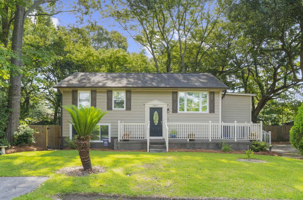 Photo of 1811 Manigault Place, Charleston, SC 29407 (MLS # 26020411)