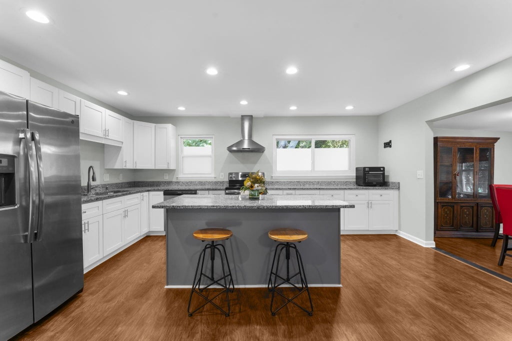 Photo of 1811 Manigault Place, Charleston, SC 29407 (MLS # 26020411)