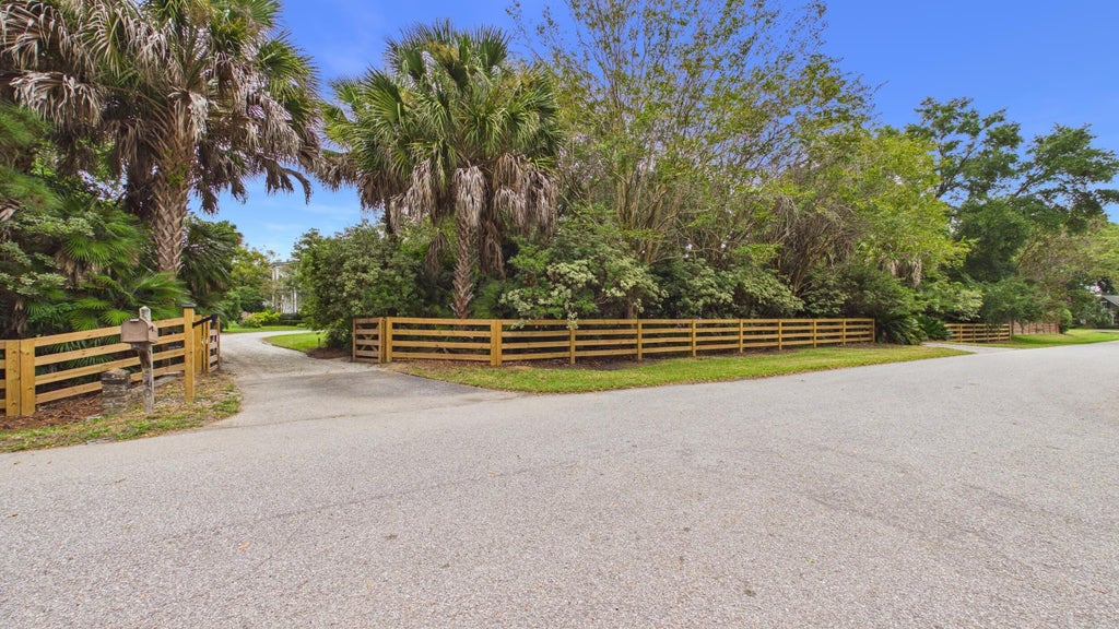 Photo of 940 Paul Revere Drive, Charleston, SC 29412 (MLS # 26028724)