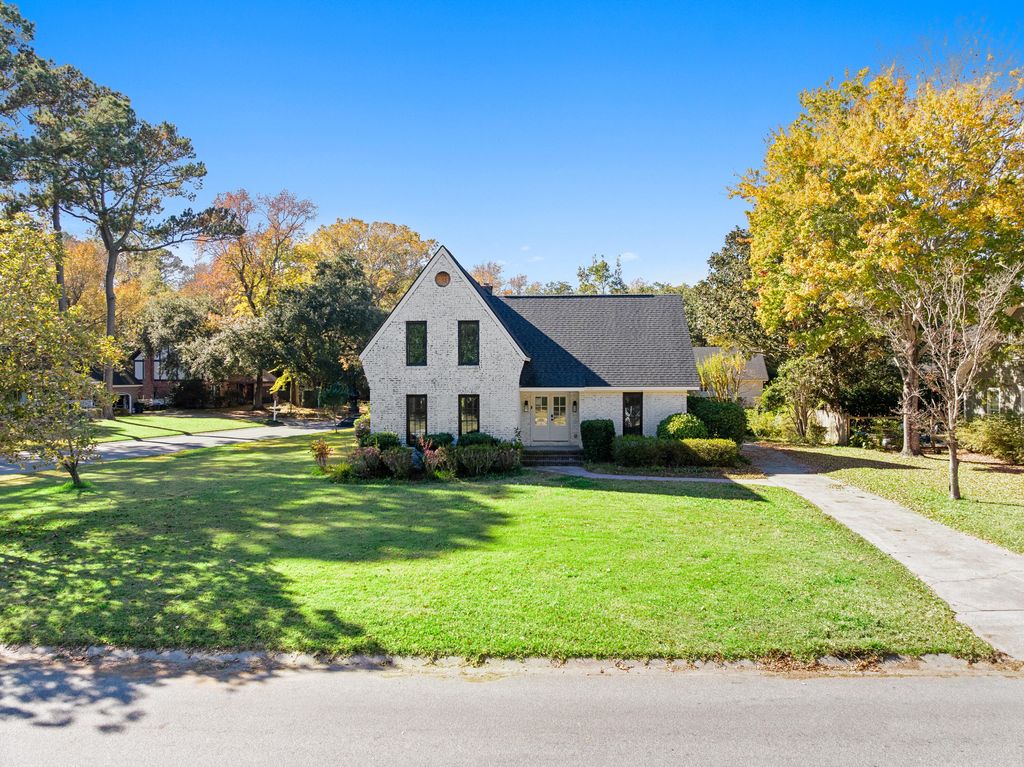 Photo of 957 Regatta Road, Charleston, SC 29412 (MLS # 25032715)