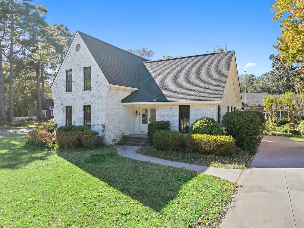 Photo of 957 Regatta Road, Charleston, SC 29412 (MLS # 25032715)