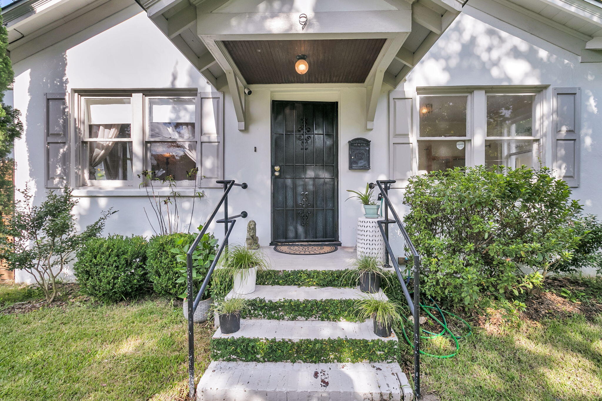 9 Laurel Avenue
