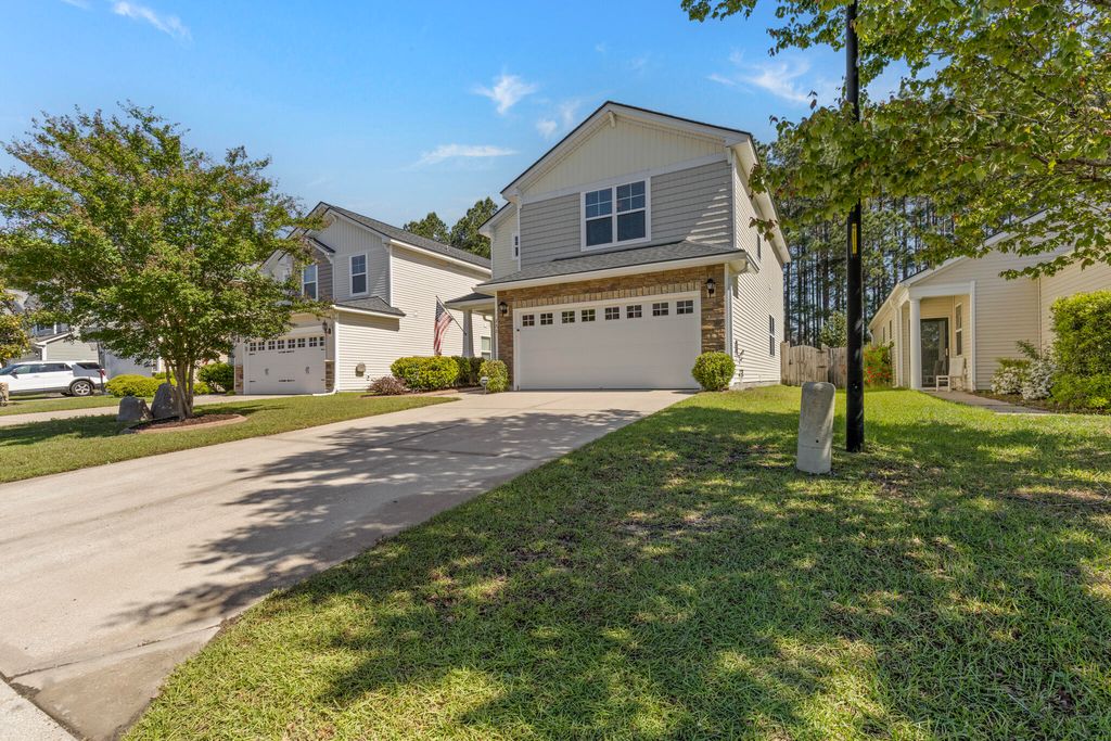 Photo of 272 Cameron Street, Summerville, SC 29486 (MLS # 26010476)