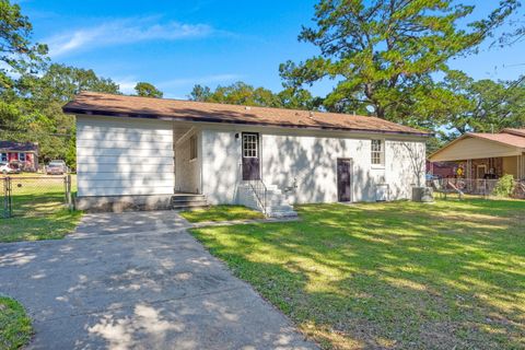 A home in North Charleston