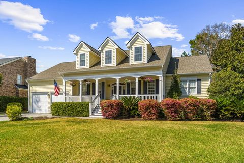 Photo of 199 Oak Point Landing Drive, Mount Pleasant, SC 29464 (MLS # 26006901)