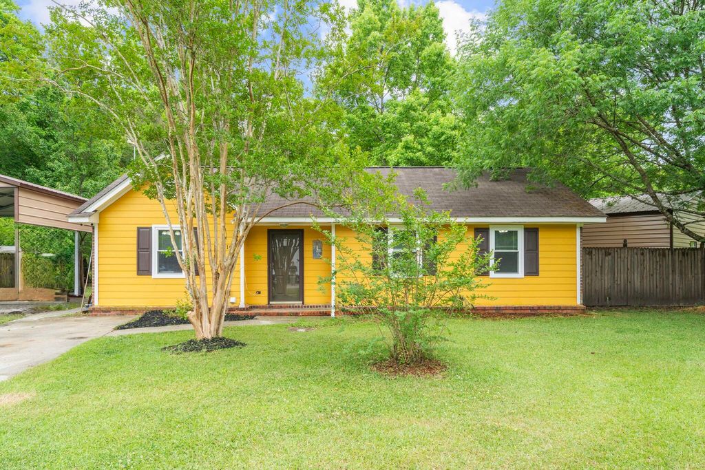 Photo of 102 Nancy Lane, Summerville, SC 29485 (MLS # 26012668)