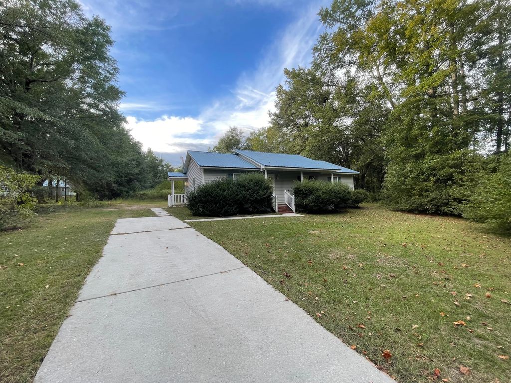 Photo of 141 Lakewood Drive, Orangeburg, SC 29118 (MLS # 25027270)
