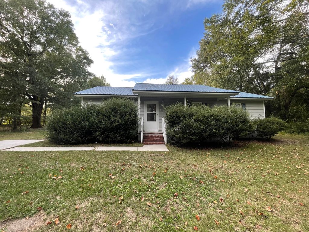 Photo of 141 Lakewood Drive, Orangeburg, SC 29118 (MLS # 25027270)