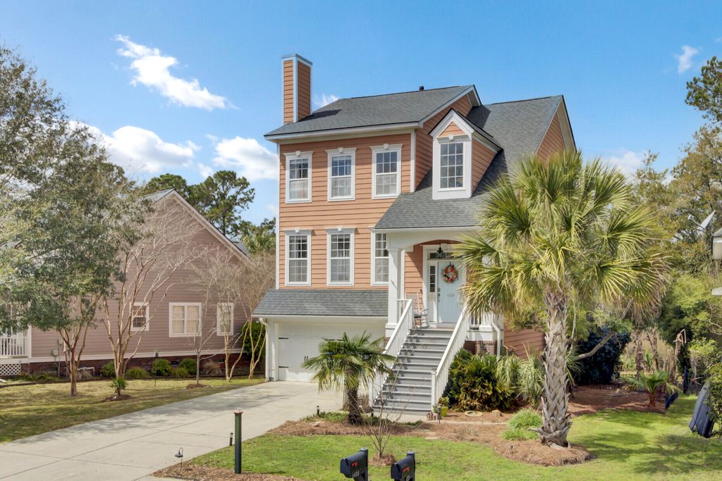 Photo of 1428 Bloomingdale Lane, Mount Pleasant, SC 29466 (MLS # 25028513)