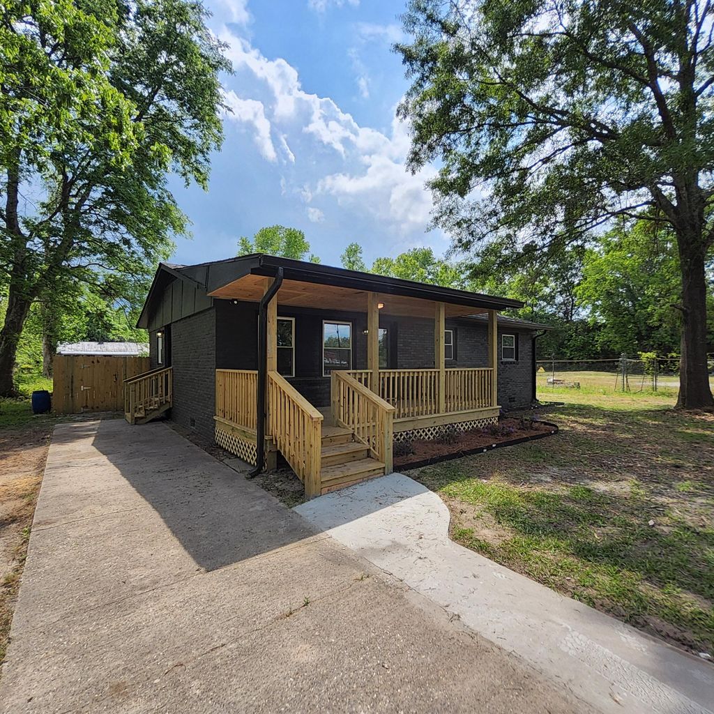 Photo of 202 E Huggins Street, Manning, SC 29102 (MLS # 26004283)