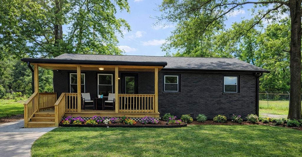 Photo of 202 E Huggins Street, Manning, SC 29102 (MLS # 26004283)