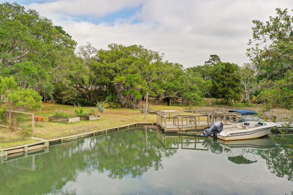 Photo of 243 Bayview Drive, Mount Pleasant, SC 29464 (MLS # 26012562)